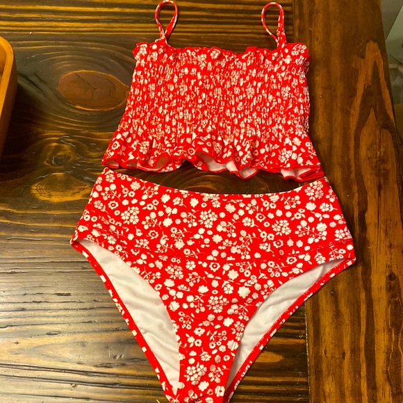 😍😍 ruffle red and white womens Bikini size small - Picture 1 of 5
